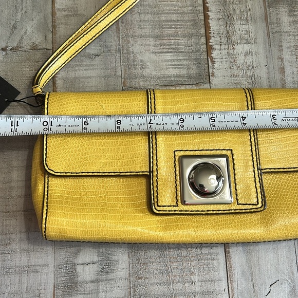 BANANA REPUBLIC NWT YELLOW LEATHER WRISTLET CLUTCH BAG - Picture 10 of 12